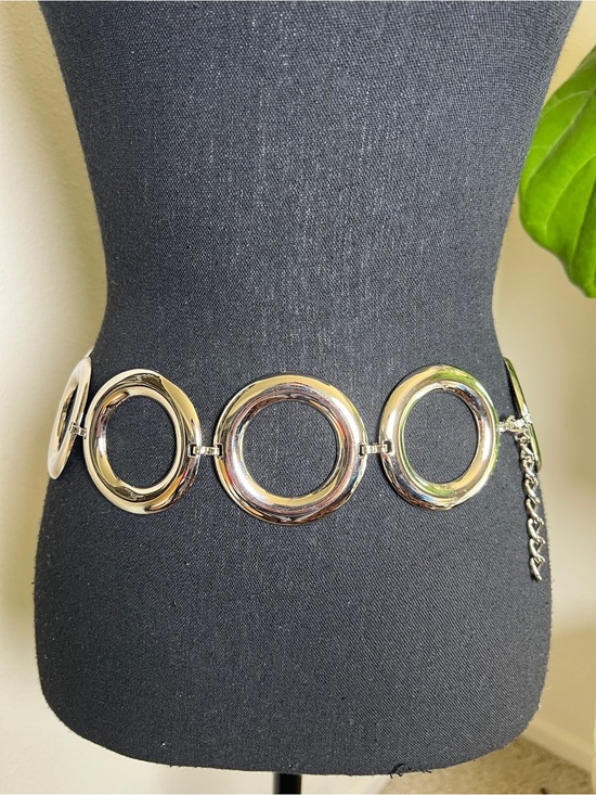ESCADA Women’s Large Circle Shiny Silver Tone Metal Chain Link Belt main image 15
